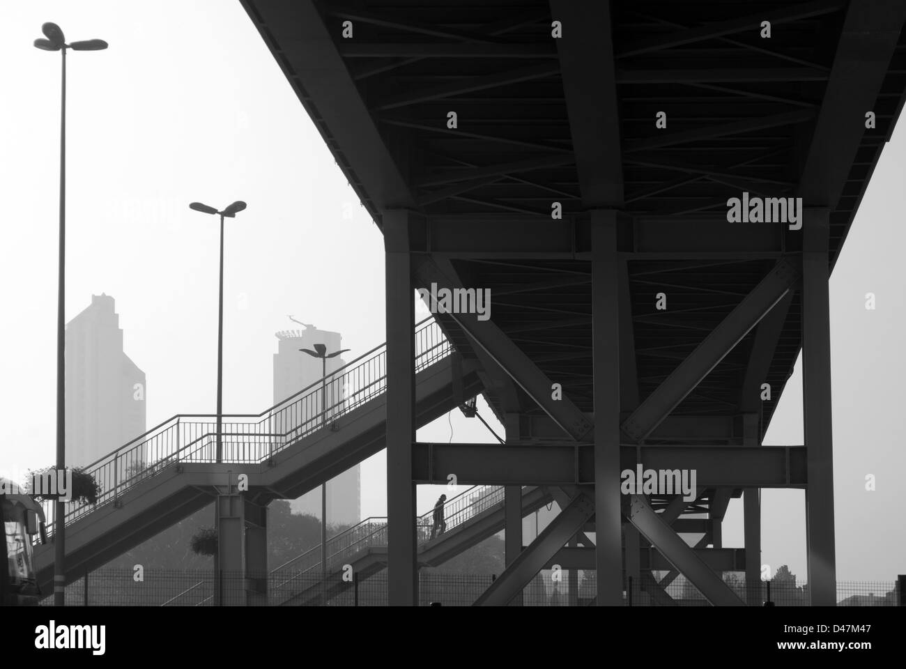 Fußgängerbrücke in Mecidkoy, Istanbul, Türkei Stockfoto