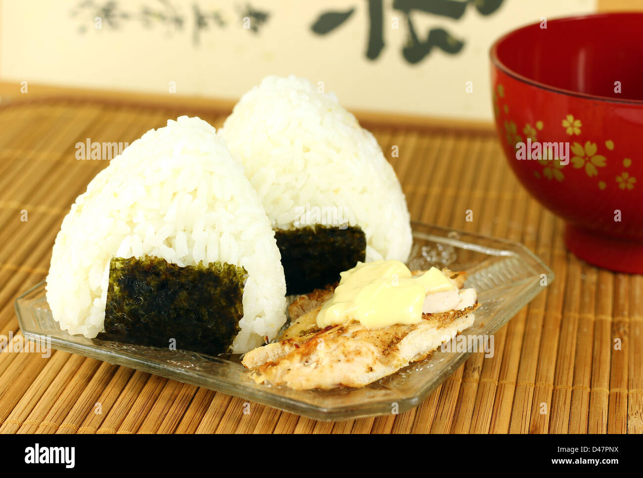 Japanische Huhn und Mayonnaise Reisbällchen (Onigiri Stockfotografie ...