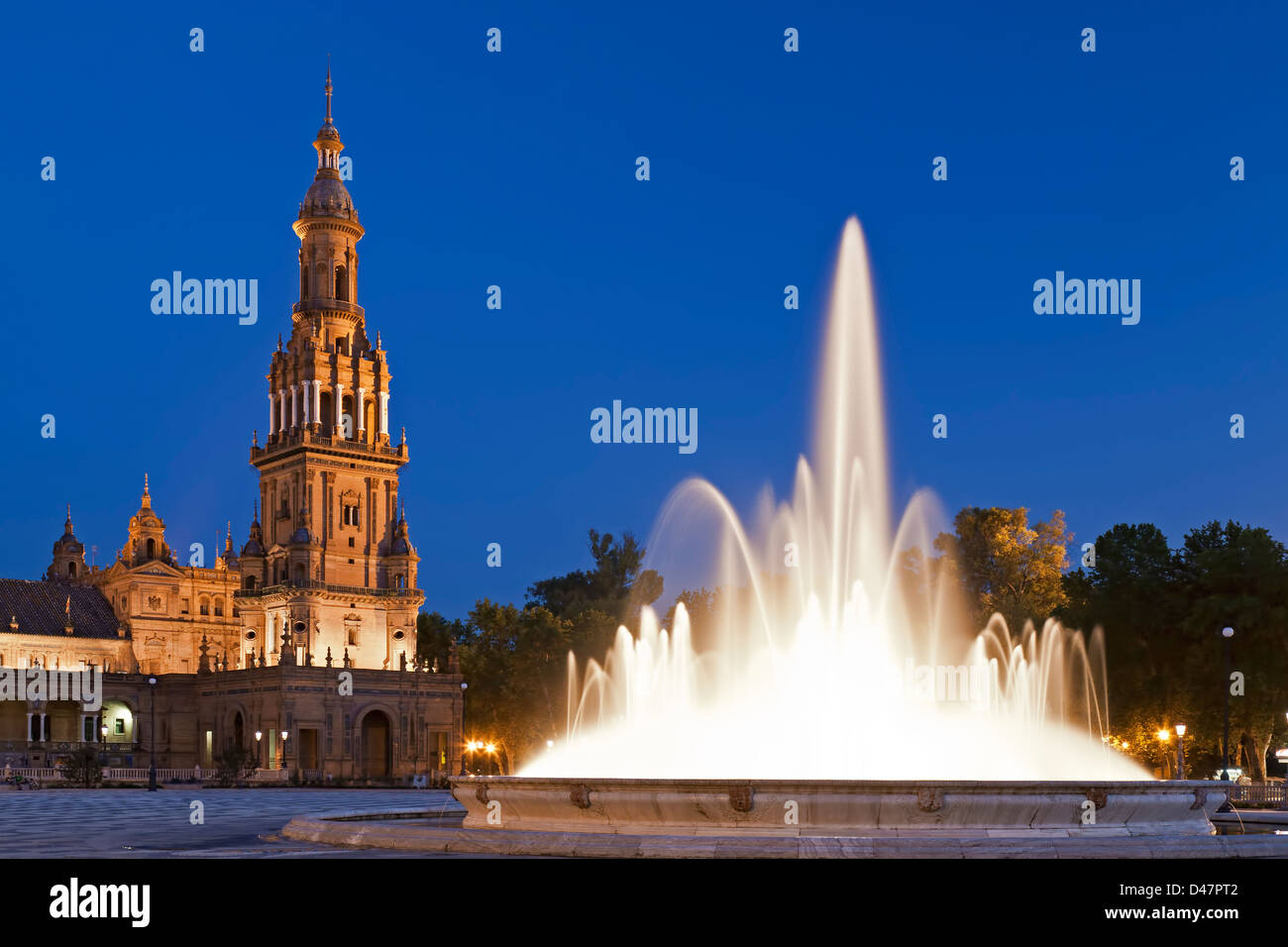 Turm und Brunnen, Plaza de Espana, Sevilla, Spanien Stockfoto