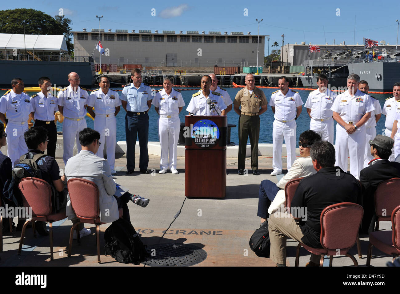 Der Kommandeur der US-Pazifikflotte, Adressen der Medien bei der Eröffnung Pressekonferenz über den Beginn der Rand der Pazifischen Übung 2012. Stockfoto