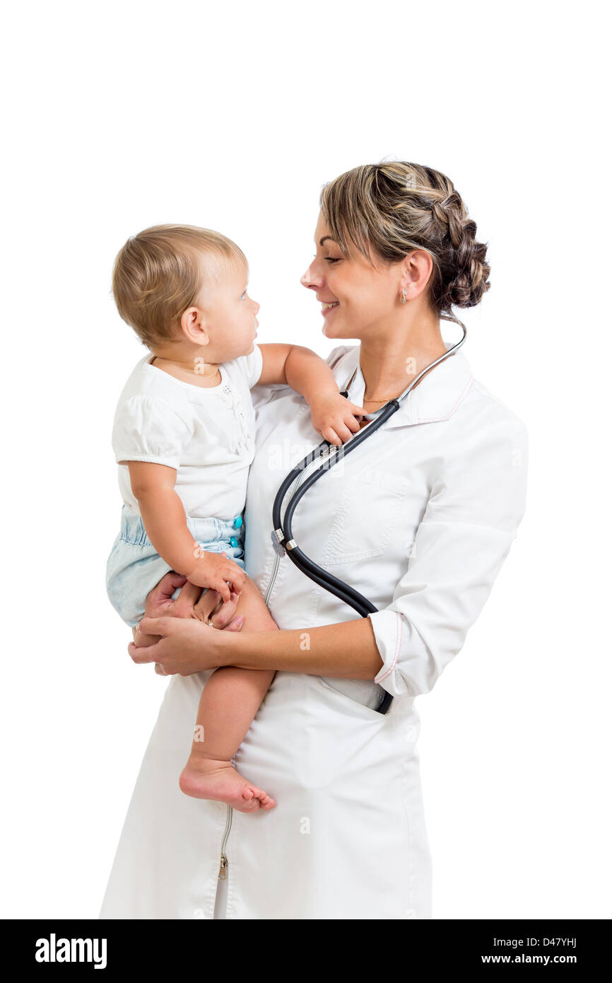 freundlicherweise Kinderarzt Arzt Holding niedlichen Baby auf Händen isoliert auf weiss Stockfoto