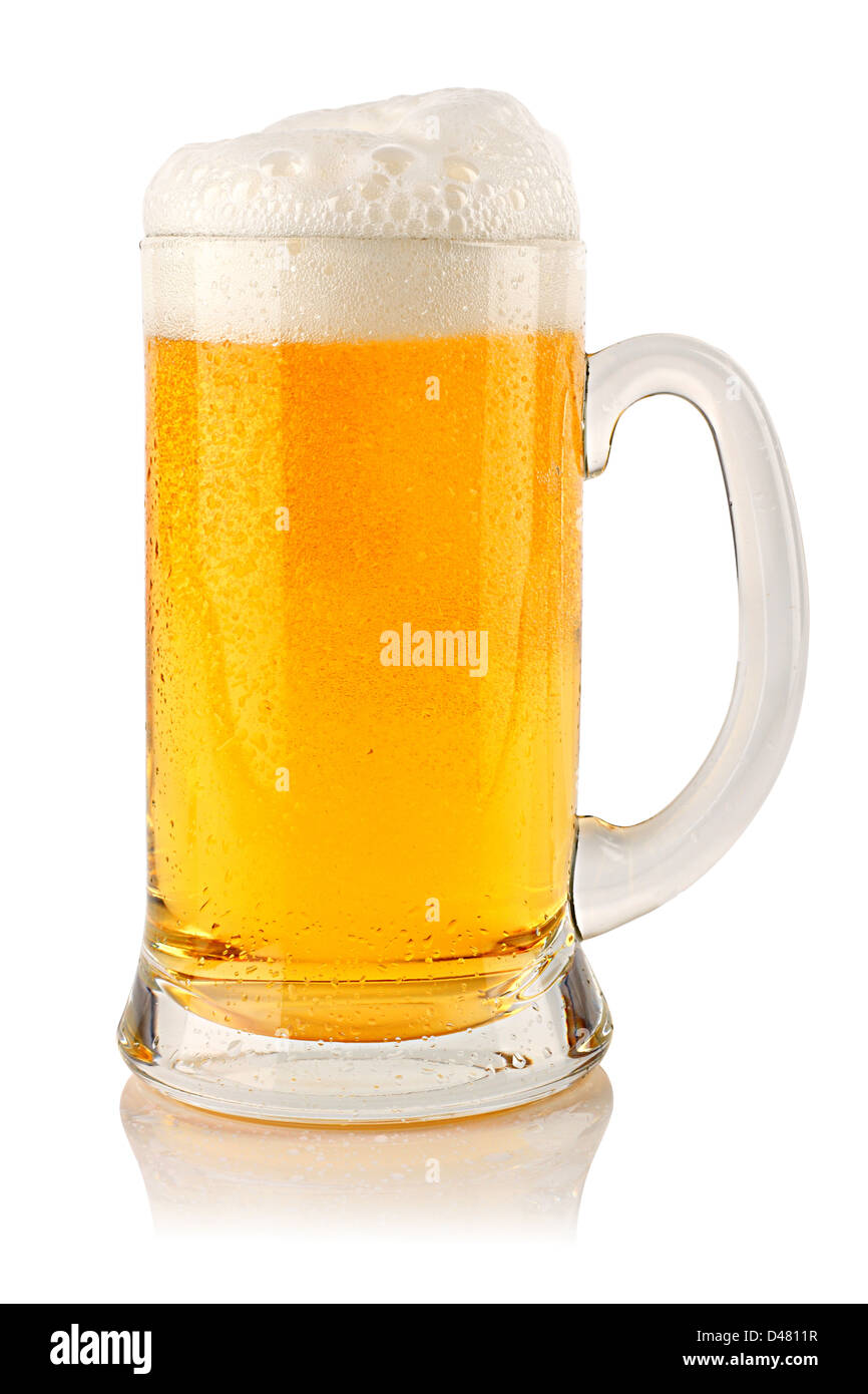 frisch gezapftes Bier im Glas Stockfoto