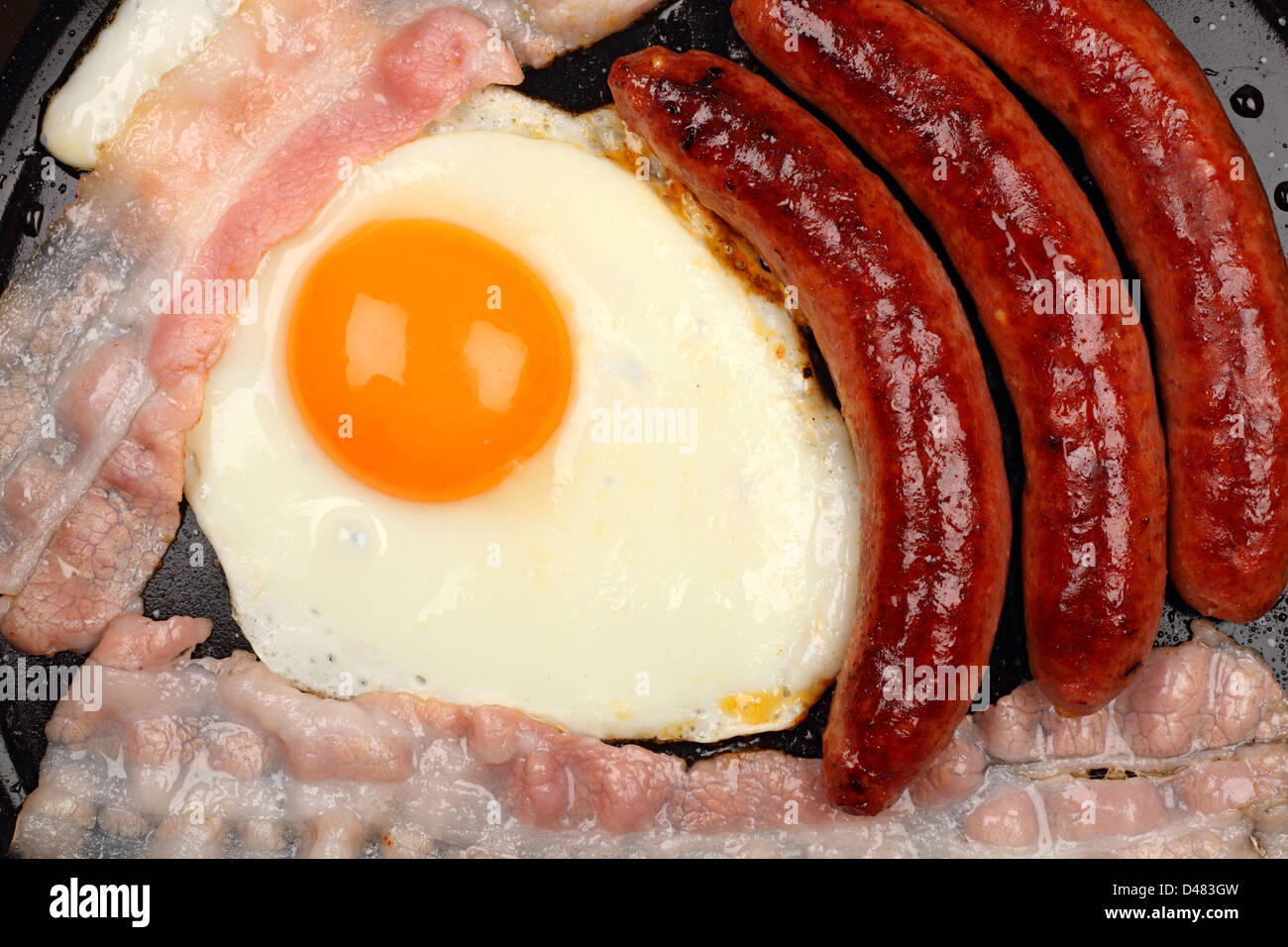 englisches Frühstück kochen in einer Pfanne. Stockfoto