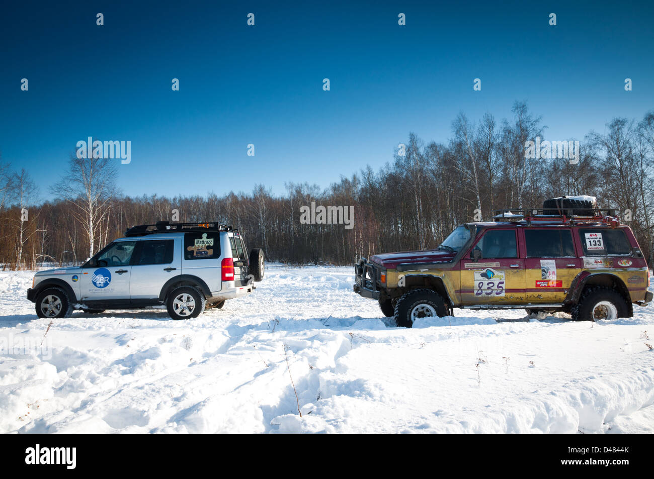 Land Rover Discovery und Nissan Patrol Stockfoto