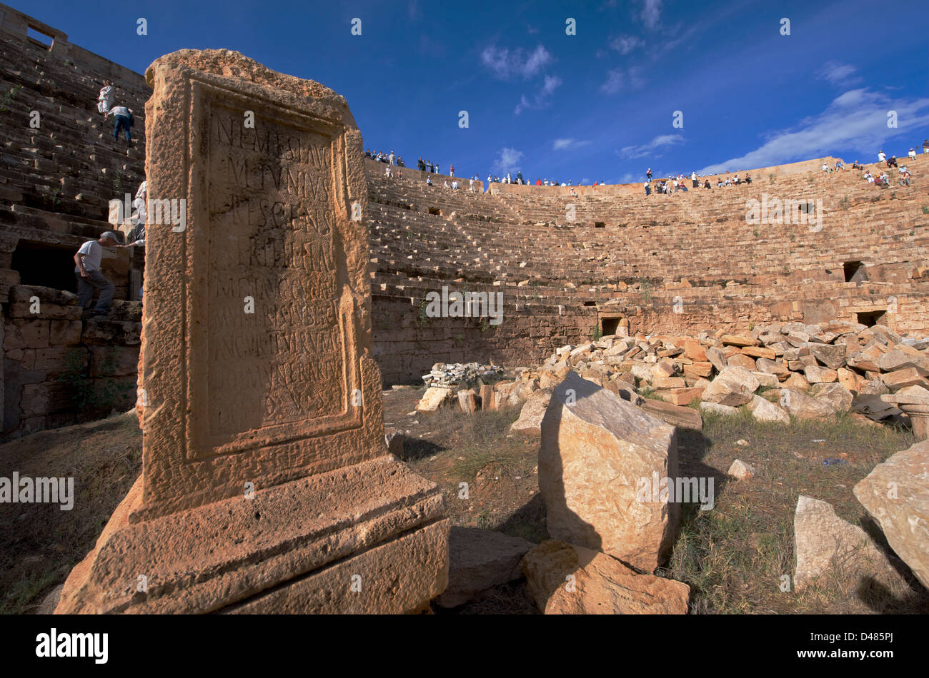 Das Kolosseum an den spektakulären Ruinen von Leptis Magna in der Nähe von Al Khums, Libyen Stockfoto