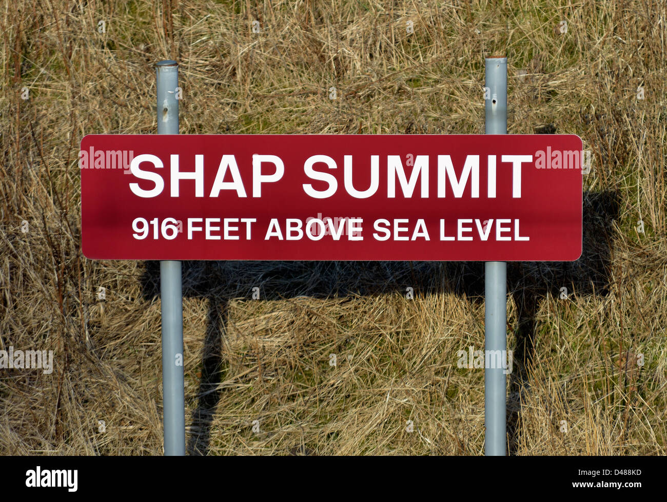 "SHAP Gipfel 916 FEET ABOVE SEA LEVEL", Eisenbahn Schild auf der West Coast Main Line. Shap, Cumbria, England, Vereinigtes Königreich, Europ Stockfoto