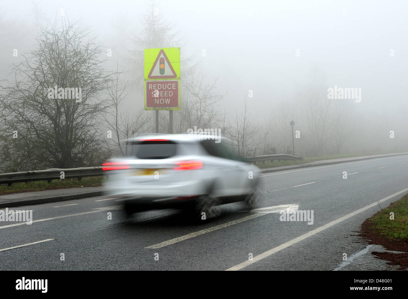 A611, Annesley, Notts, UK. 8. März 2013. Schlechten Sichtverhältnissen machen Fahrbedingungen auf Nottinghamshire Straßen gefährlich. Bildnachweis: Transportimage Bildbibliothek. / Live-Nachrichten Alamy Stockfoto