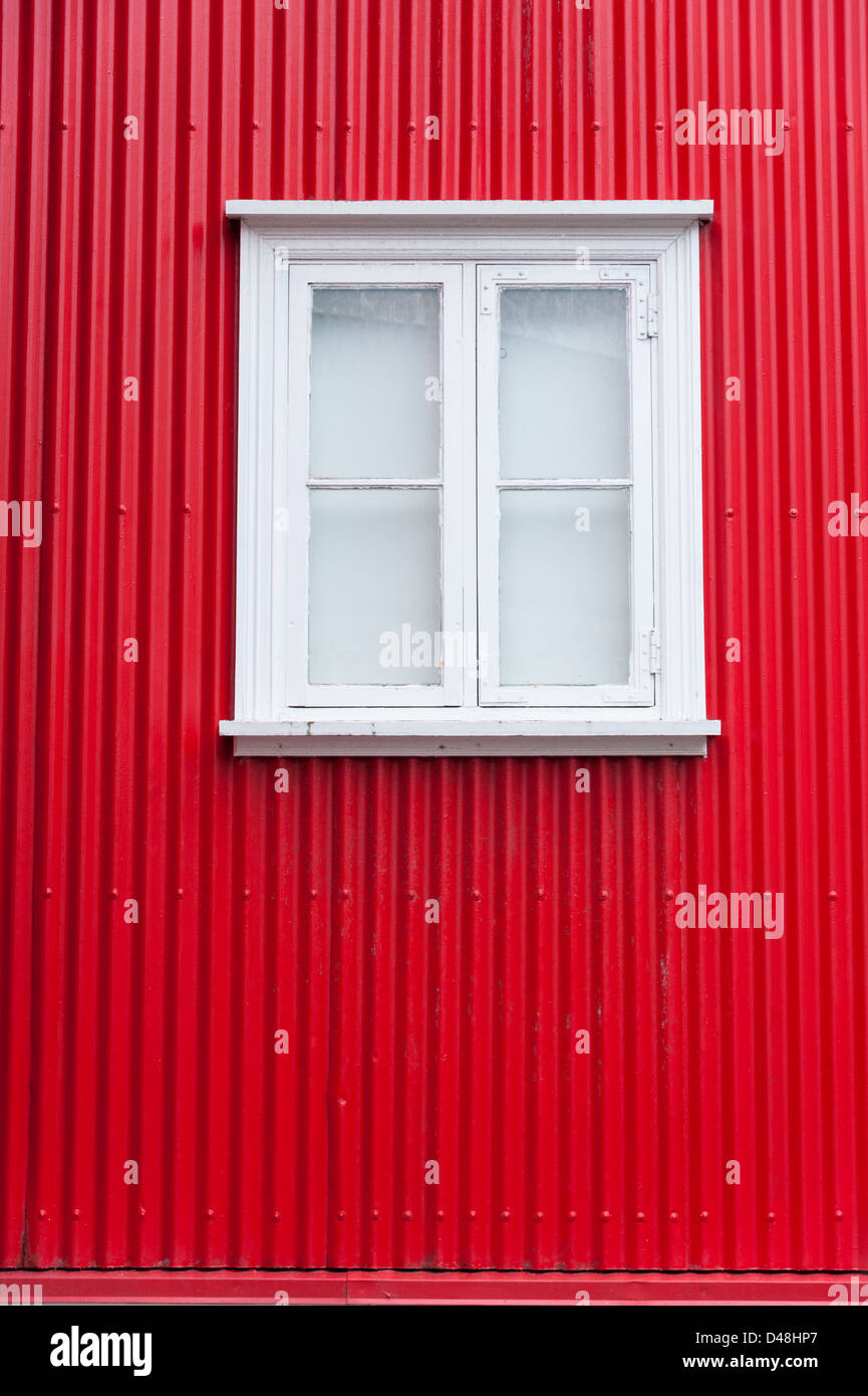 Bunt bemalten Wellblech verkleidete Gebäude in Reykjavik Island Stockfoto