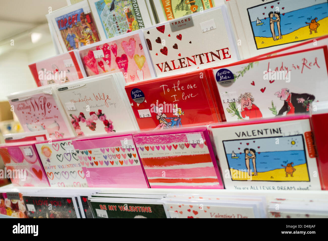 Valentinstag Karten zum Verkauf in einem Shop UK Stockfoto
