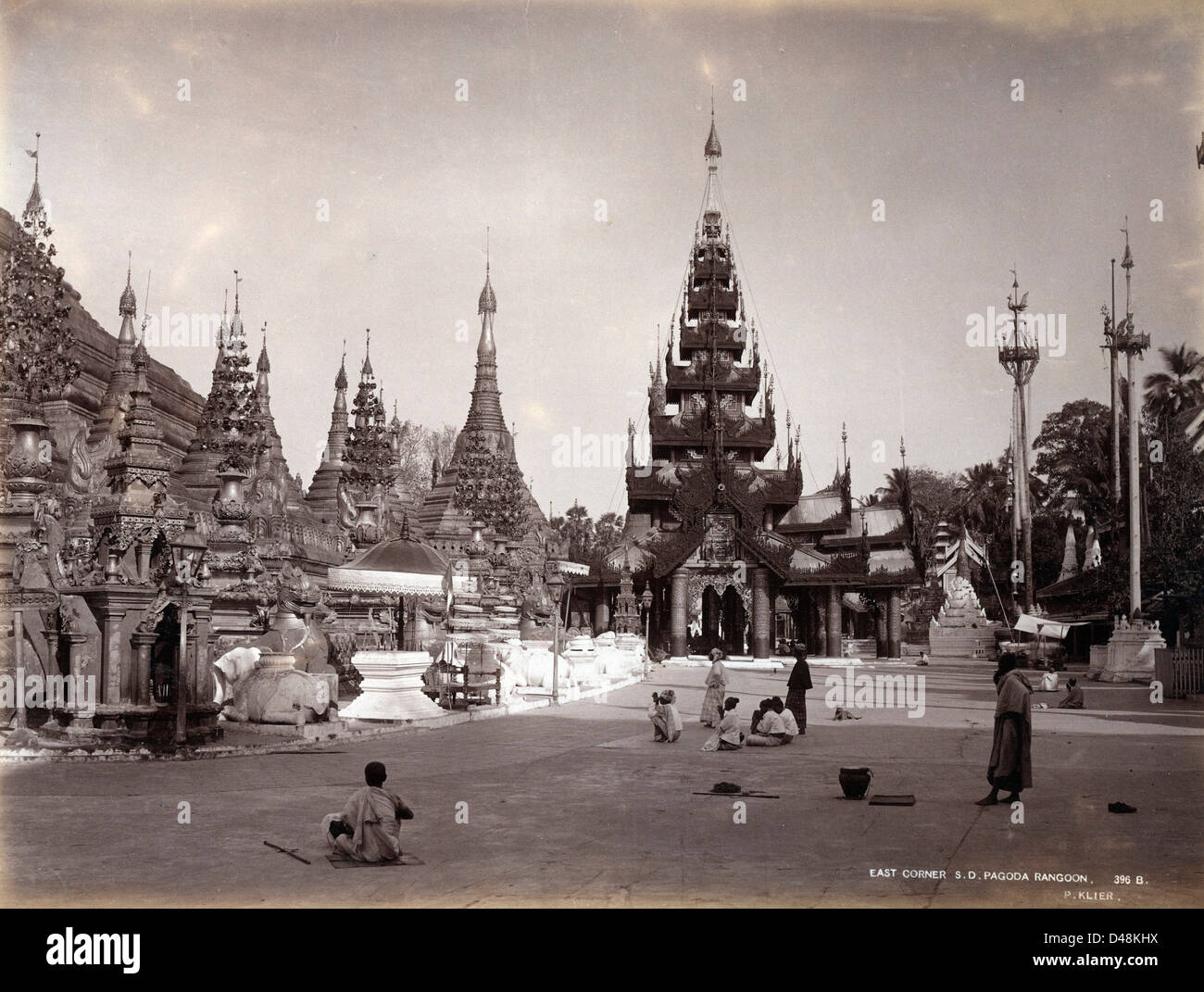 Ost-Ecke, Shwe Dagone Pagode, Rangun, ca. 1880, von Philip Adolphe Klier Stockfoto