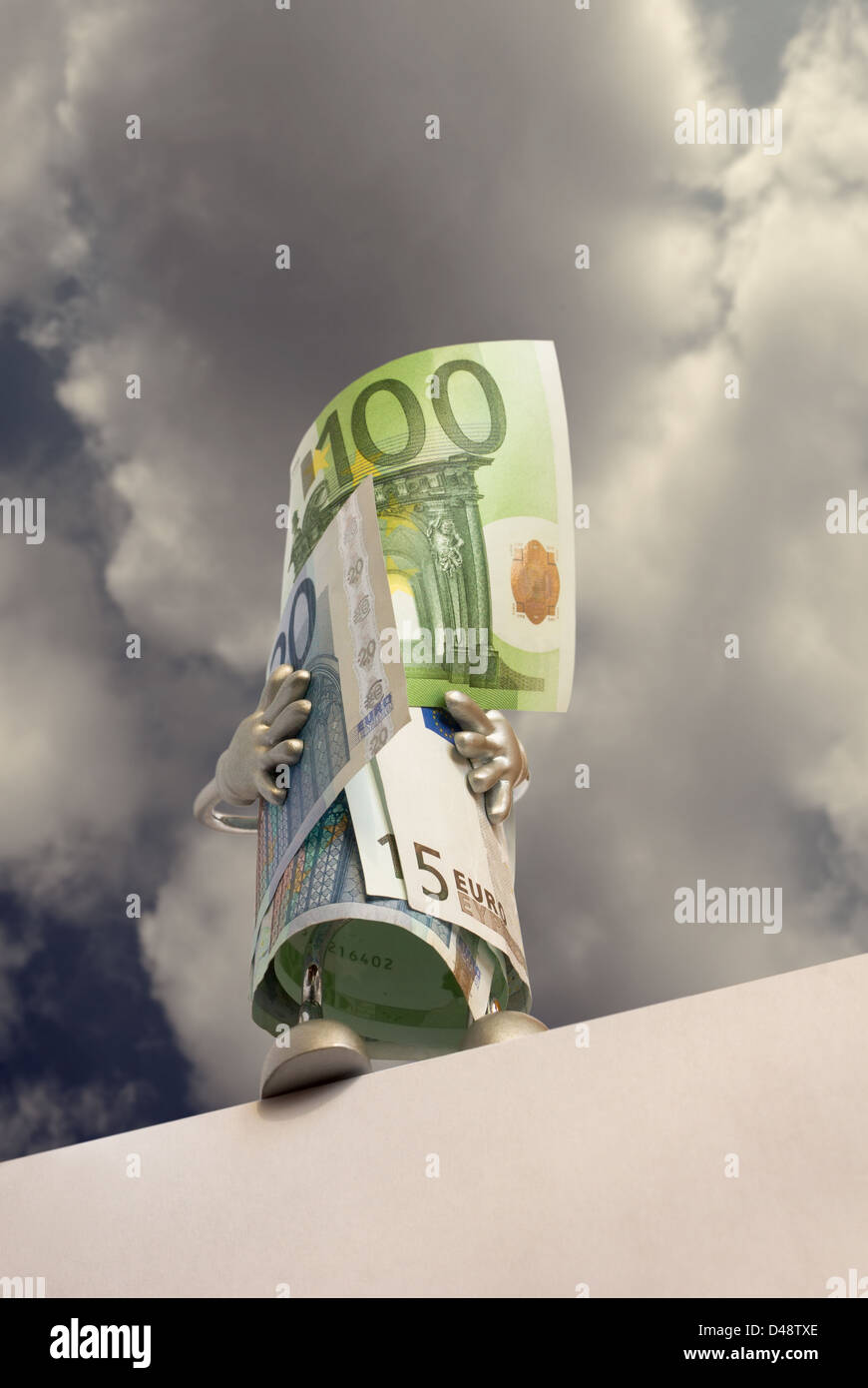 Euro-Banknoten sind am Rande des Abgrunds Stockfoto