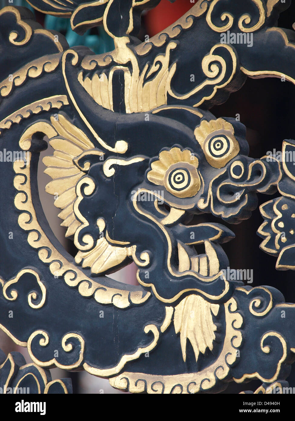 DETAIL DES GEMALTEN DRACHEN IM TEMPEL IN MELACCA MALAYSIA Stockfoto