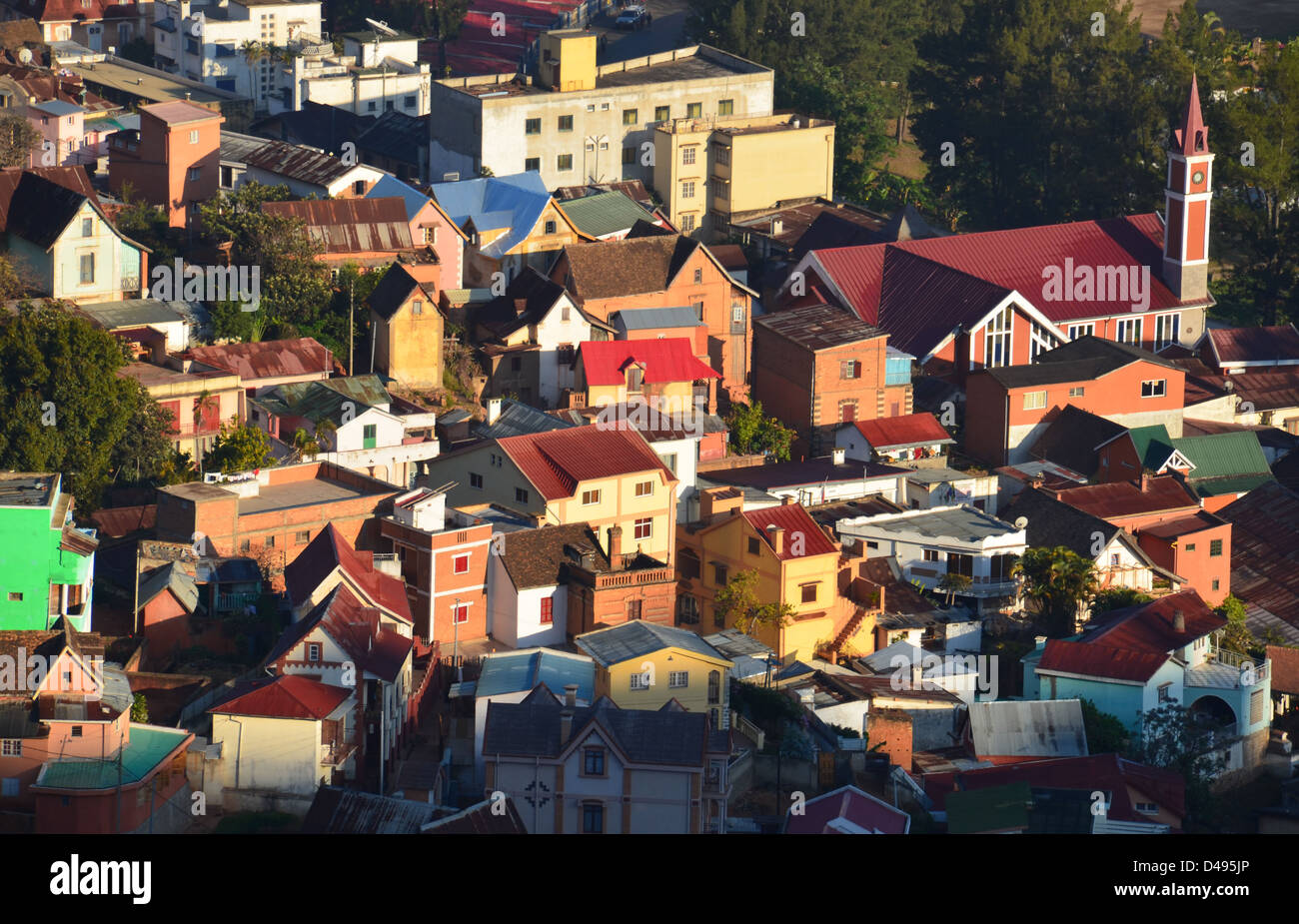 Ansicht von oben der bunten Gebäude in Antananarivo, der Hauptstadt Madagaskars Stockfoto