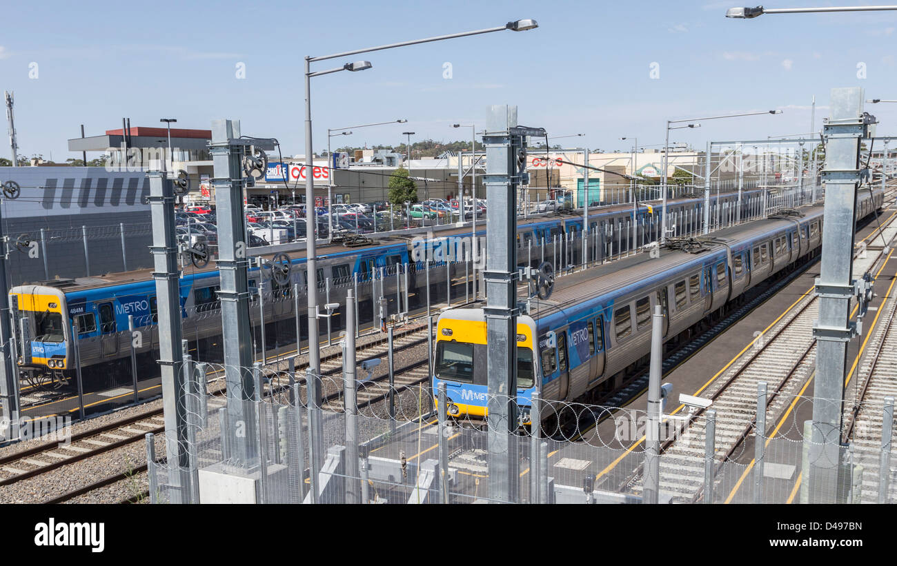 Melbourne Metro-Züge an der neuen s-Bahn-Endstation in Sunbury, Victoria, Australien Stockfoto