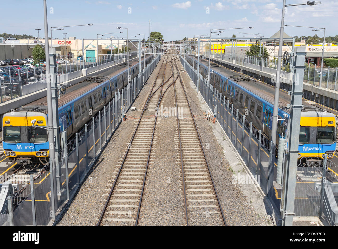 Melbourne Metro-Züge an der neuen s-Bahn-Endstation in Sunbury, Victoria, Australien Stockfoto