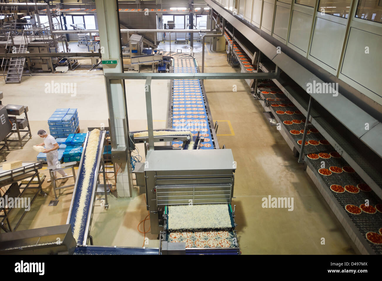 Berlin, Deutschland, die Produktionshalle bei Freiberger Lebensmittel  Stockfotografie - Alamy