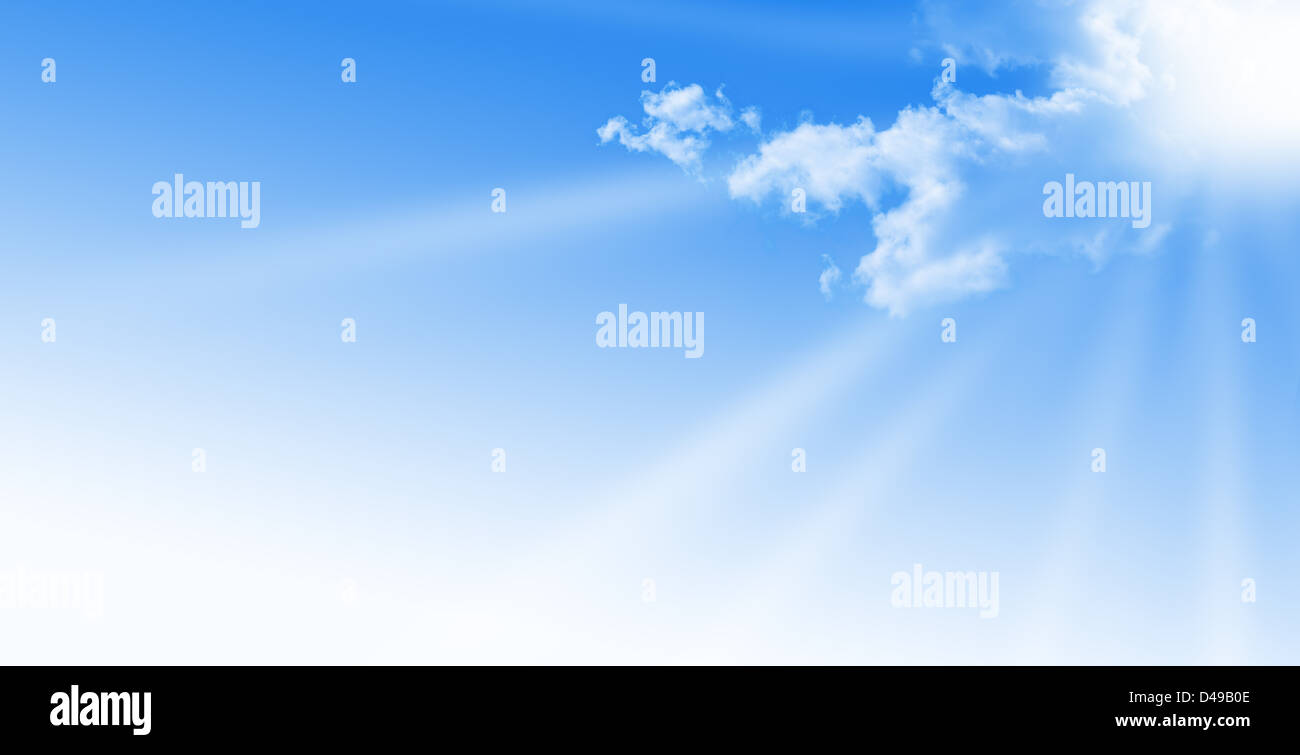 blauer Himmel an einem sonnigen Tag mit Sonnenlicht. Sonne Somes Wolken, Freiraum für text Stockfoto