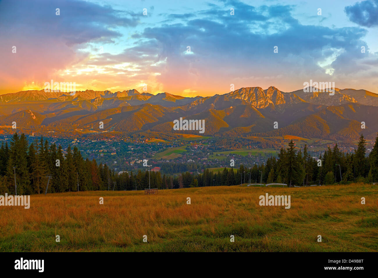 Panorama-Tatra-Berge bei Sonnenuntergang, Polen. Stockfoto