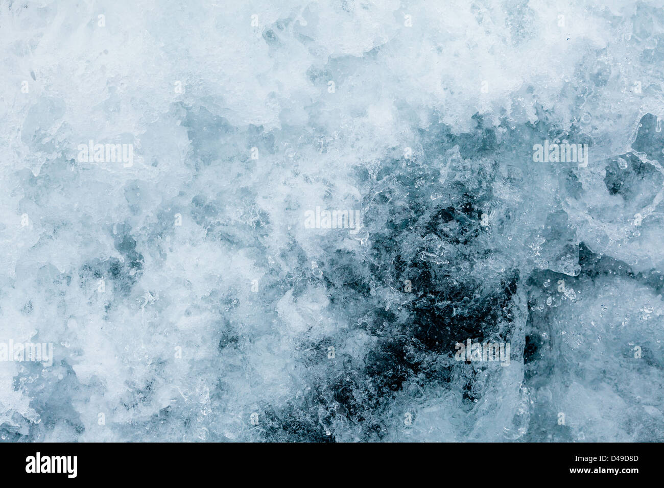 Weißer Schaum auf der Wasseroberfläche ein Meer von der Barentssee Stockfoto