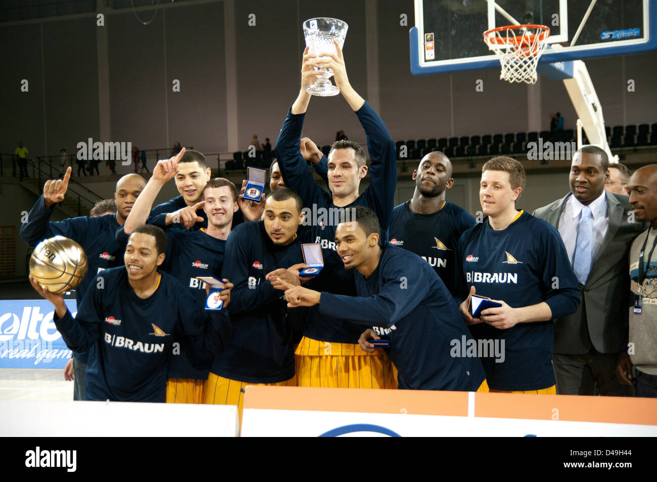 Glasgow, UK, 09. März 2013. Sheffield Sharks Feiern nach dem Sieg über Leicester Reiter im Finale um den BBL-Pokal im Emirates Arena, Glasgow. Kredit Colin Edwards/Alamy leben Nachrichten Stockfoto