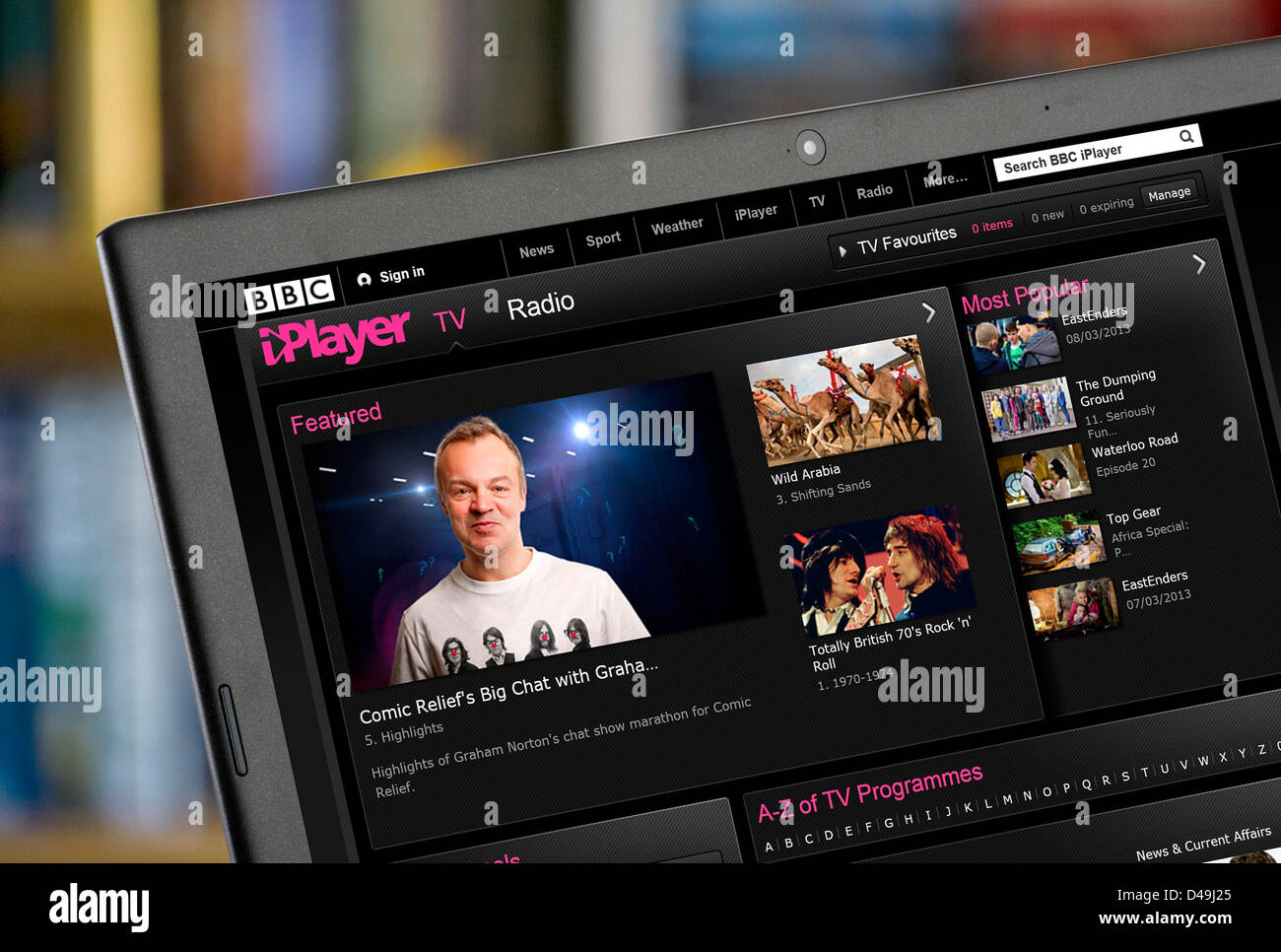 Fernsehen über BBC iPlayer auf einem Laptopcomputer Stockfoto