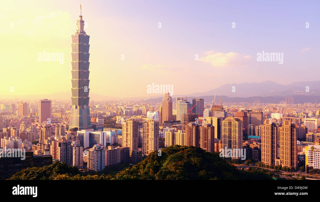 Taipei, Taiwan Abend Skyline. Stockfoto