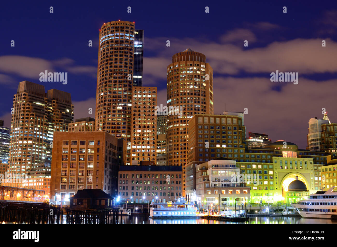 Financial District von Boston, Massachusetts betrachtet von Boston Harbor. Stockfoto