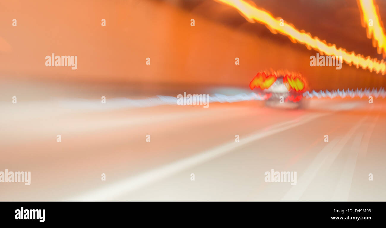 Fahren durch einen tunnel Stockfoto