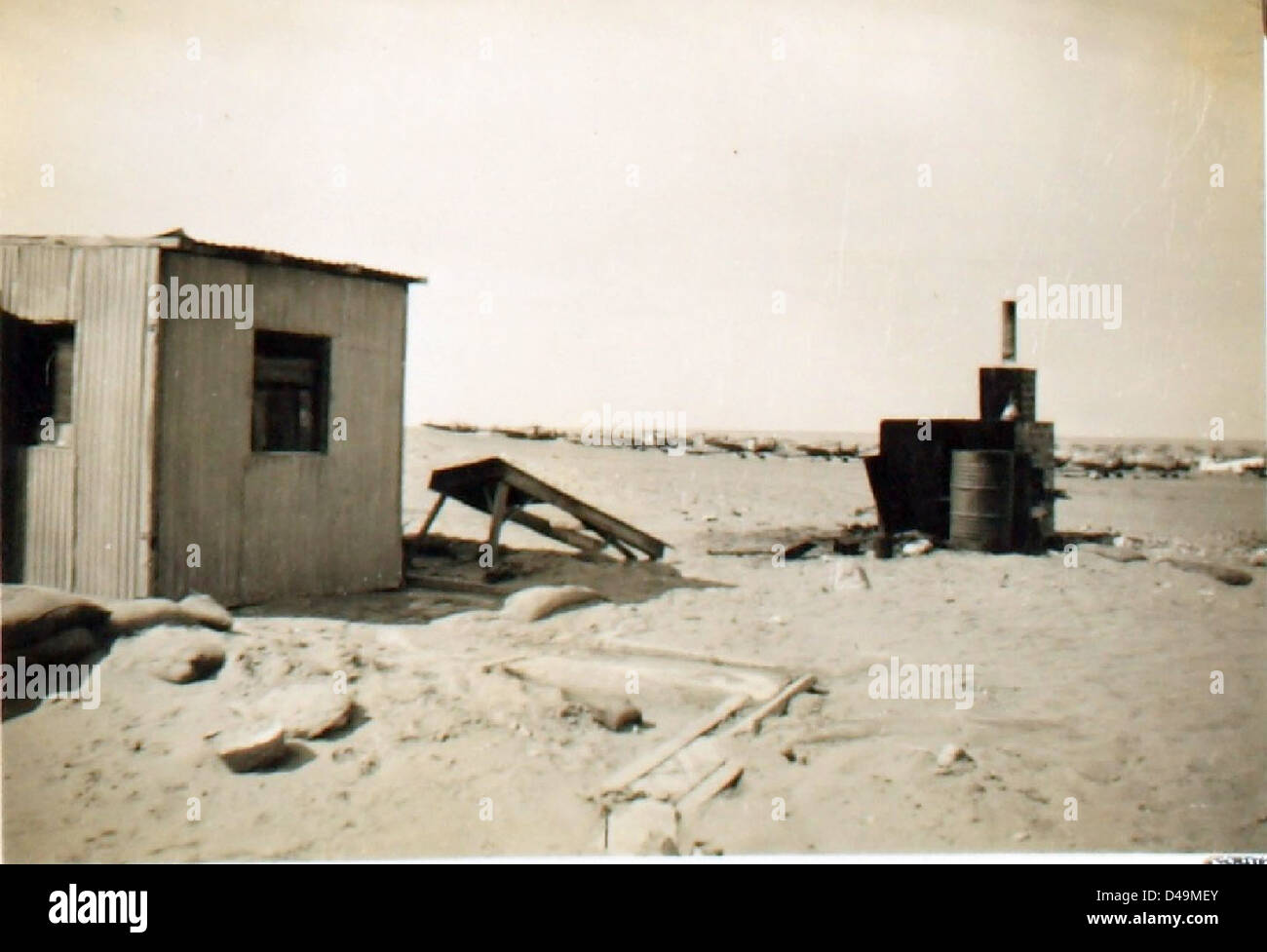 Dieses Bild zeigt ein Flugzeug der 135 MU-Einheit in Ägypten, das den Betrieb im Nahen Osten während der RAF-Ära zeigt. Solche Flugzeuge wurden während des Zweiten Weltkriegs und der Nachkriegsoperationen in der Region für Aufklärungs- und Transportzwecke eingesetzt. Stockfoto