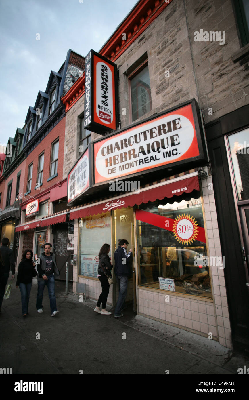 Lokaler Grenzstein Schwartz Deli befindet sich am Boulevard Saint-Laurent, Montreal, Quebec. Die kanadische Presse Bilder/Lee Brown Stockfoto