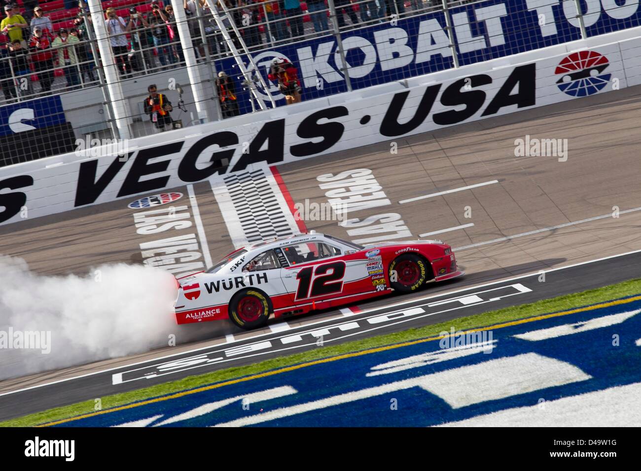 Las Vegas, Nevada, USA. 9. März 2013. Sam Hornish Jr. (12) gewinnt das Sams Town 300 Rennen auf dem Las Vegas Motor Speedway in Las Vegas, NV. Stockfoto