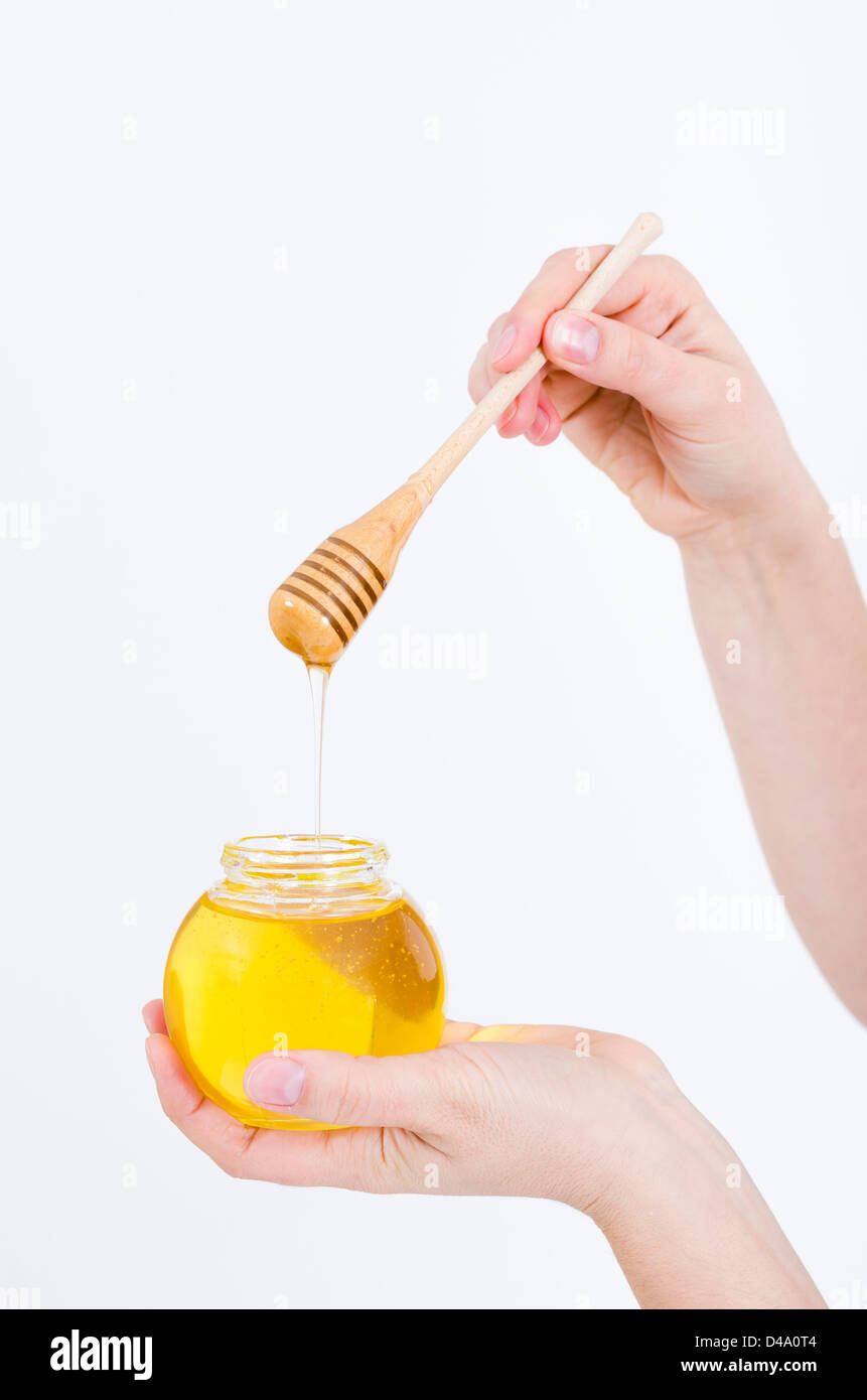 Honigbiene Tropfen in ein Glas Stockfoto