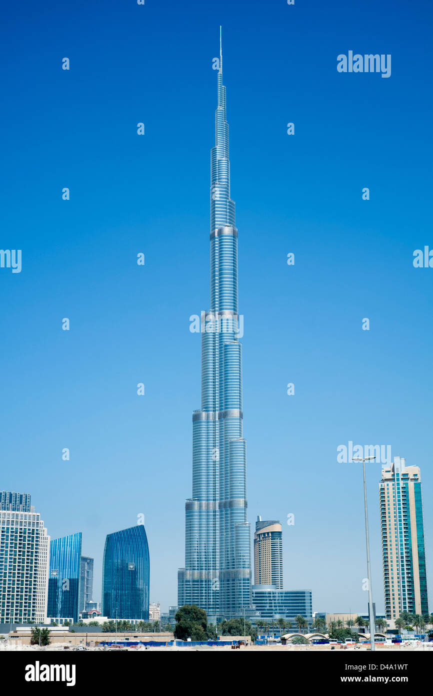 Blick auf die Wolkenkratzer Burj Khalifa das höchste Bauwerk der Welt in Dubai Vereinigte Arabische Emirate VAE Stockfoto
