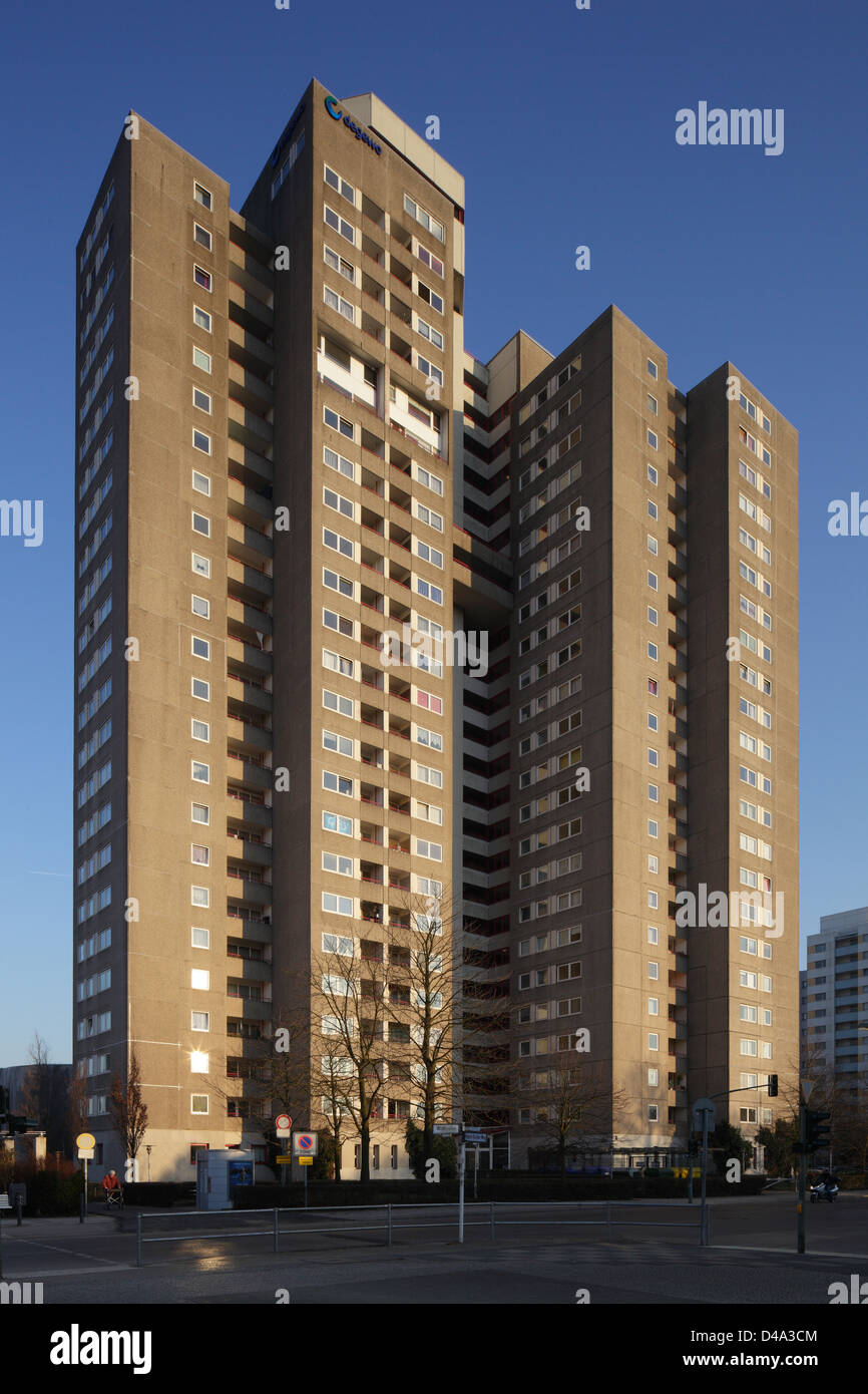 Berlin, Deutschland, in dem Hochhaus Wutzkyallee in Berlin-Gropiusstadt Stockfoto