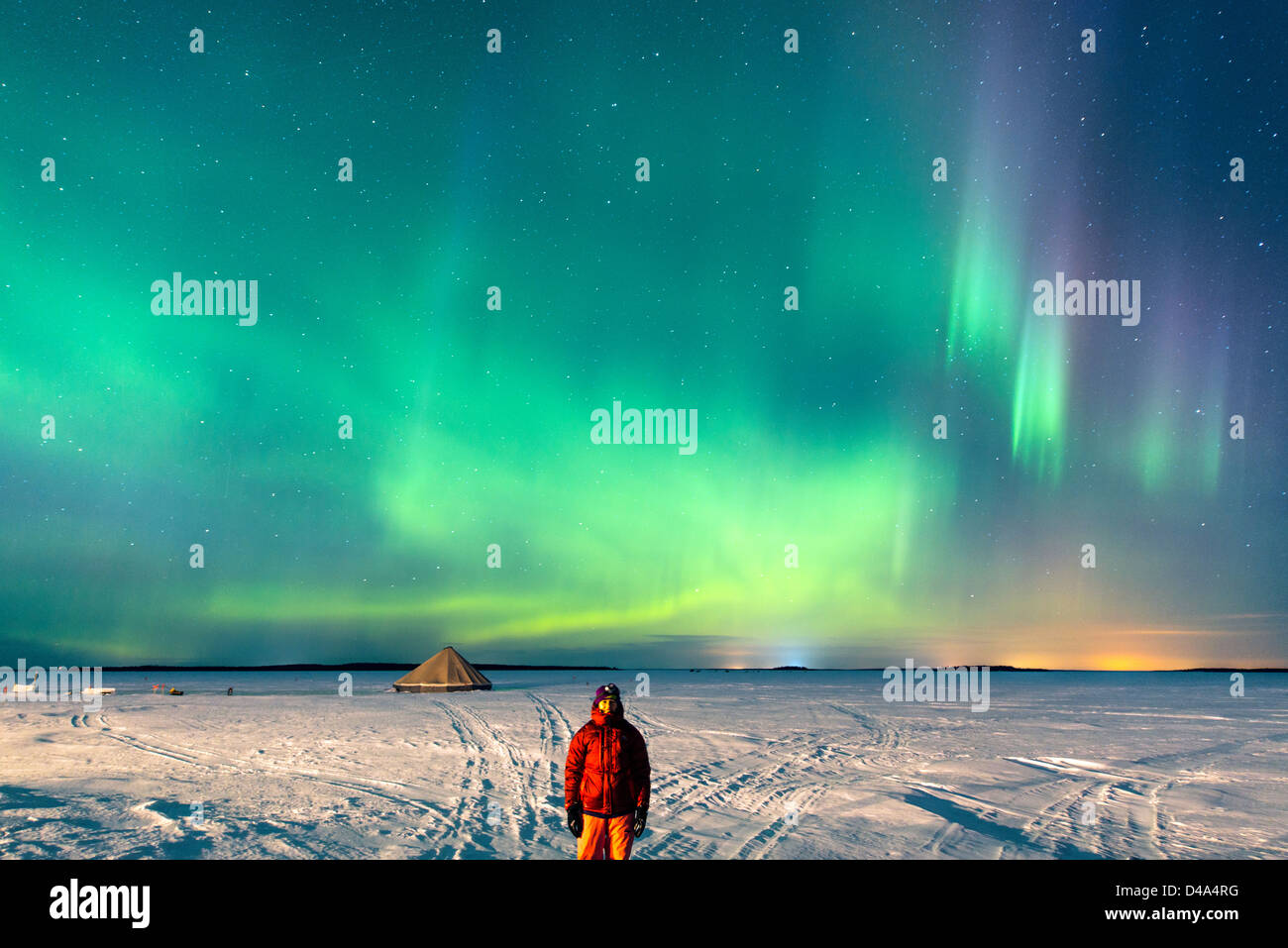 Aurora Borealis (Nordlicht) auf das gefrorene Meer in der Nähe von Lulea Lappland Schweden Skandinavien Stockfoto