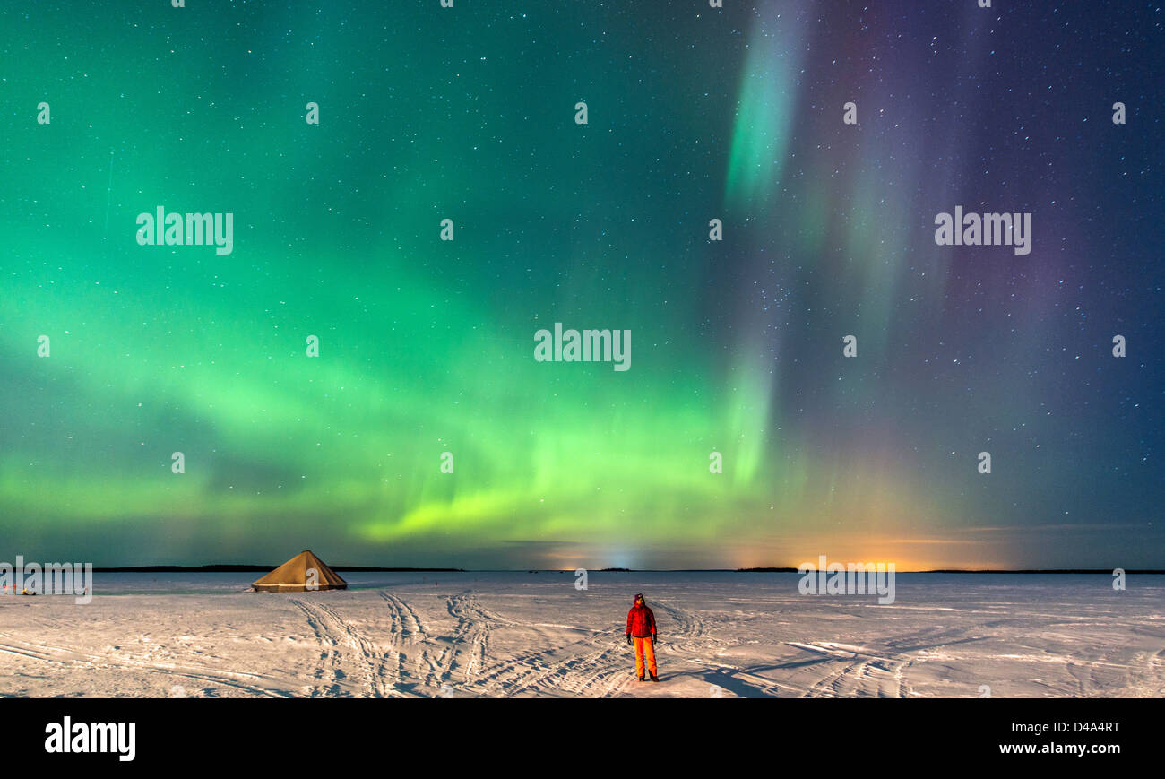 Aurora Borealis (Nordlicht) auf das gefrorene Meer in der Nähe von Lulea Lappland Schweden Skandinavien Stockfoto