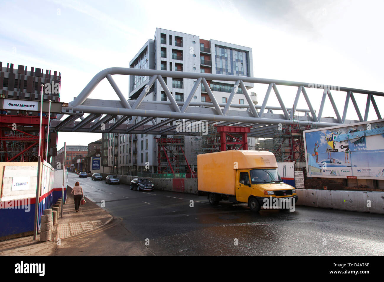 Bau einer neuen Brücke auf Queens Road, Nottingham für den Ausbau der Straßenbahn Nottingham Express Transit. Stockfoto