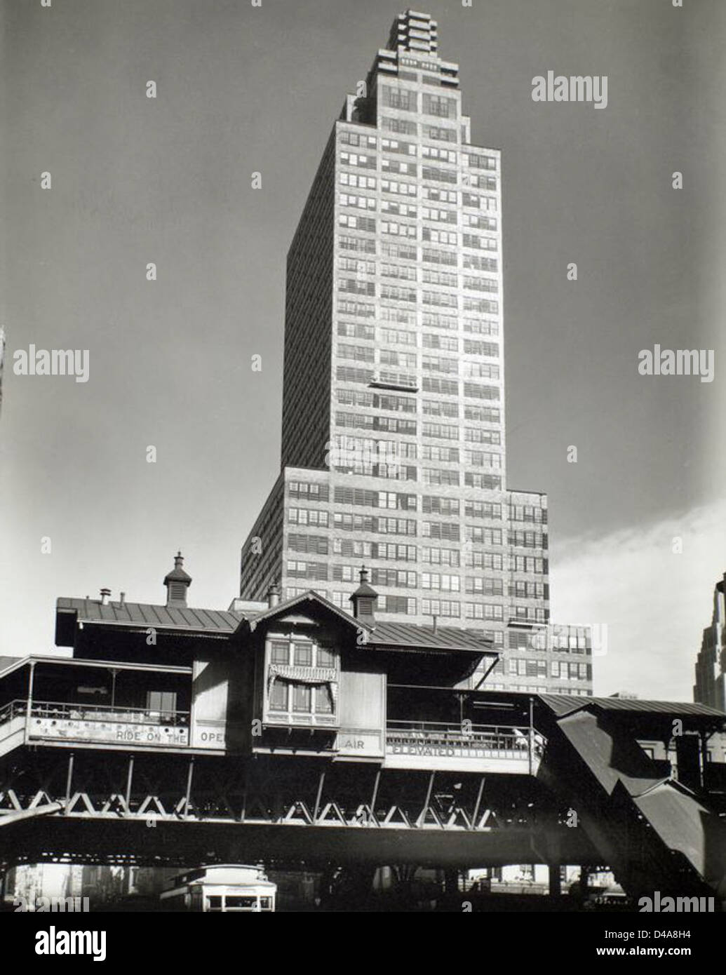 McGraw Hill Building, von 42nd Street und Ninth Avenue Look... Stockfoto