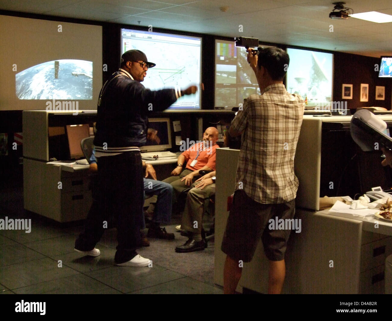 Das Segment „Hubble Gotchu“, gehostet von Jimmy Fallon, bietet eine unterhaltsame Interaktion über Hubbles Nachfolger, das James Webb Space Telescope (JWST), und hebt dessen Fähigkeiten und zukünftige Mission hervor. Stockfoto