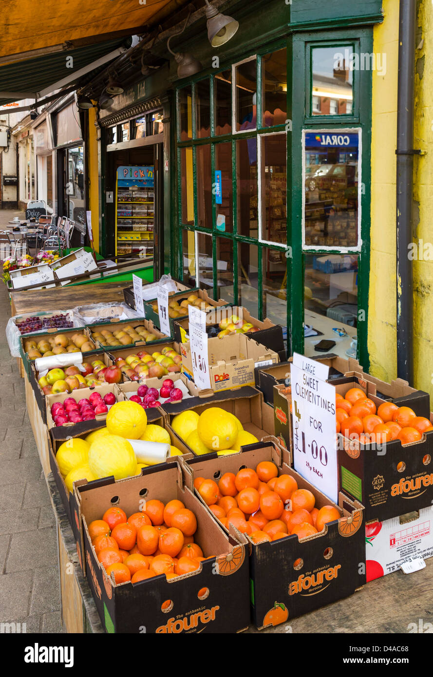 Traditionelle Obst-und Gemüsehändler Shop auf Market Street (die Hauptstraße), Ashby-de-la-Zouch, Leicestershire, East Midlands, UK Stockfoto