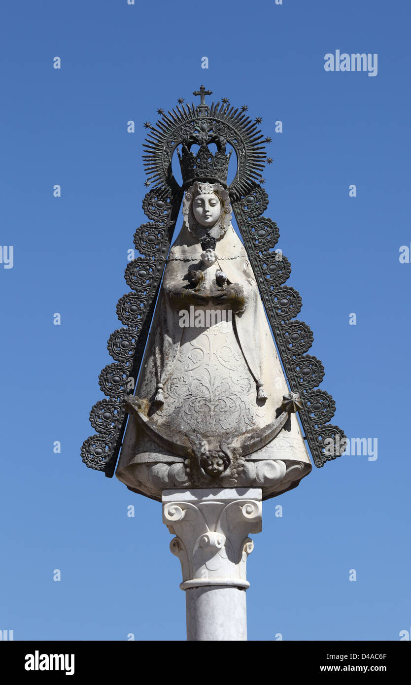 Statue der Jungfrau von El Rocio (auch bekannt als Madonna von El Rocio oder unserer lieben Frau von El Rocio) in El Rocio, Andalusien Spanien Stockfoto