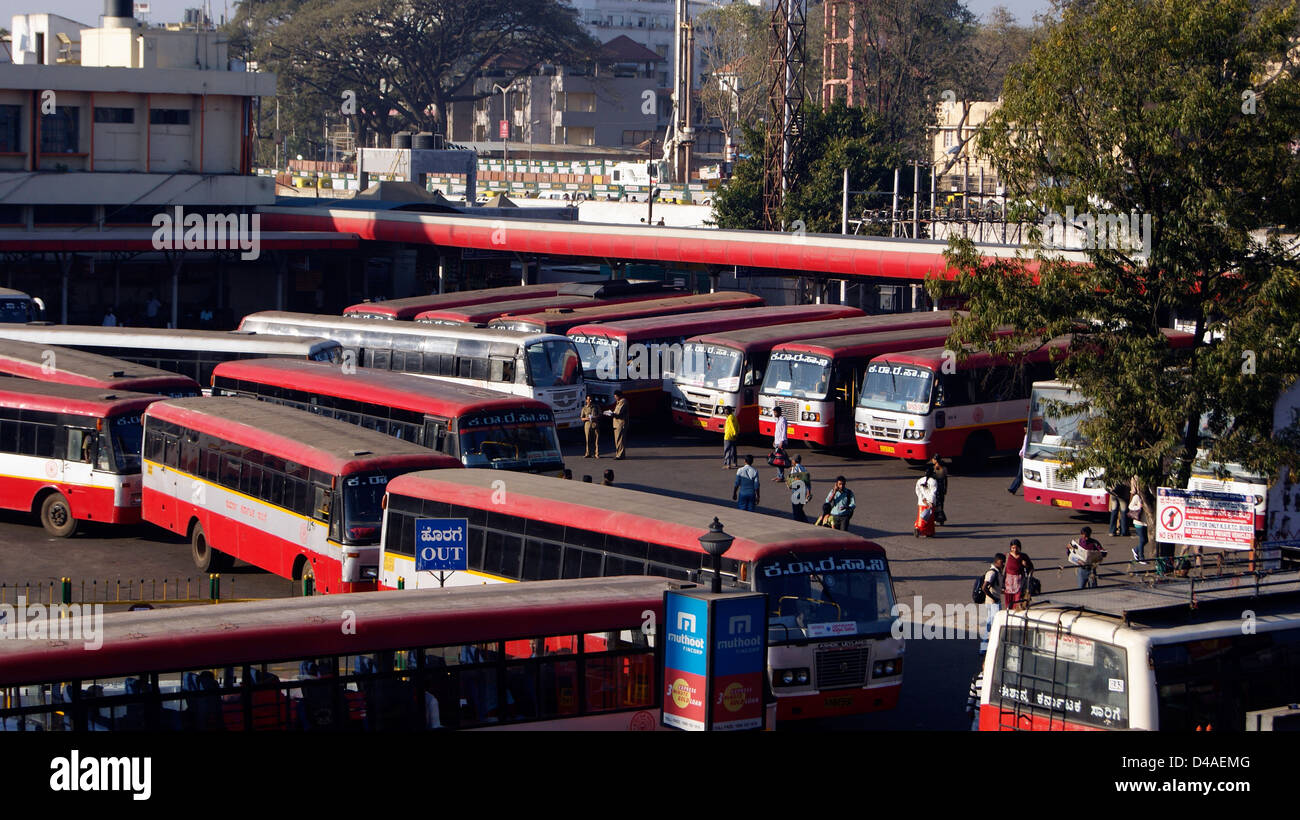 Bangalore Stadt Kreuzung Busstation (Busbahnhof) von Karnataka Zustand am majestätischen Junction, Bengaluru, Indien Stockfoto