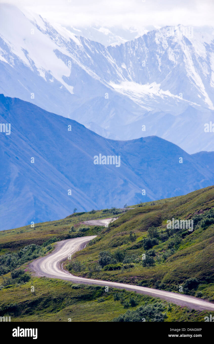 Shuttle-Busse Besucher auf den begrenzten Zugang Denali Park Road, Denali National Park & zu bewahren, Alaska, USA Stockfoto