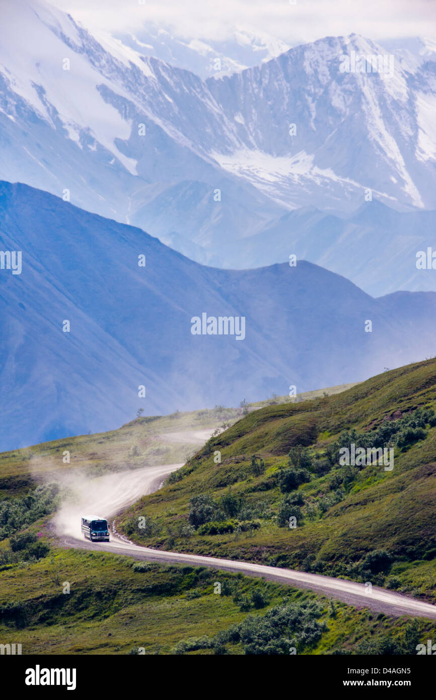 Shuttle-Busse Besucher auf den begrenzten Zugang Denali Park Road, Denali National Park & zu bewahren, Alaska, USA Stockfoto