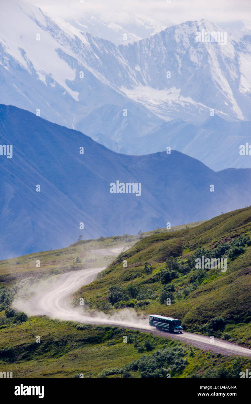 Shuttle-Busse Besucher auf den begrenzten Zugang Denali Park Road, Denali National Park & zu bewahren, Alaska, USA Stockfoto