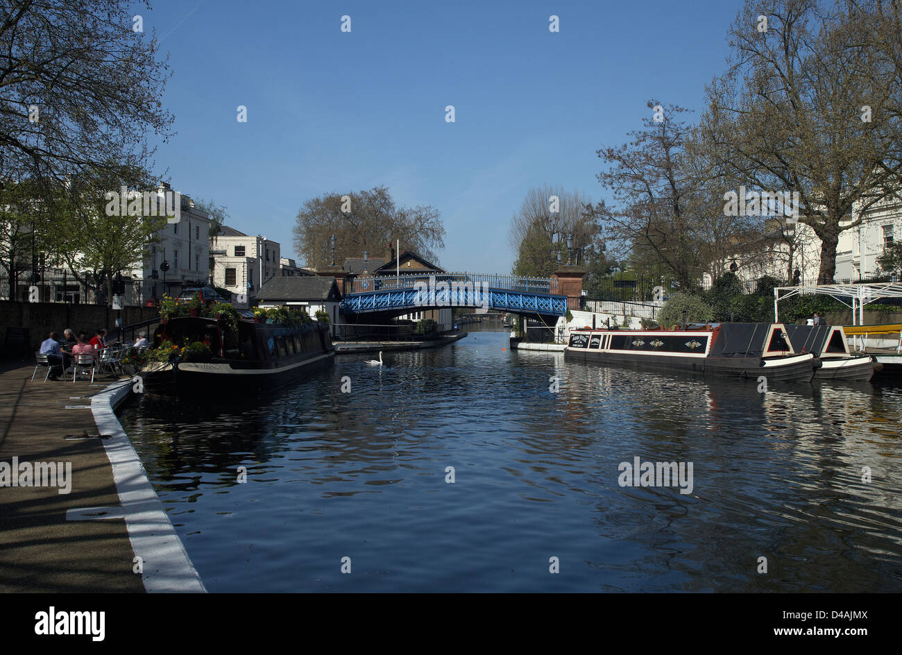 London, Vereinigtes Königreich, liegen Narrowboats auf der Küste von Browning Pool Stockfoto