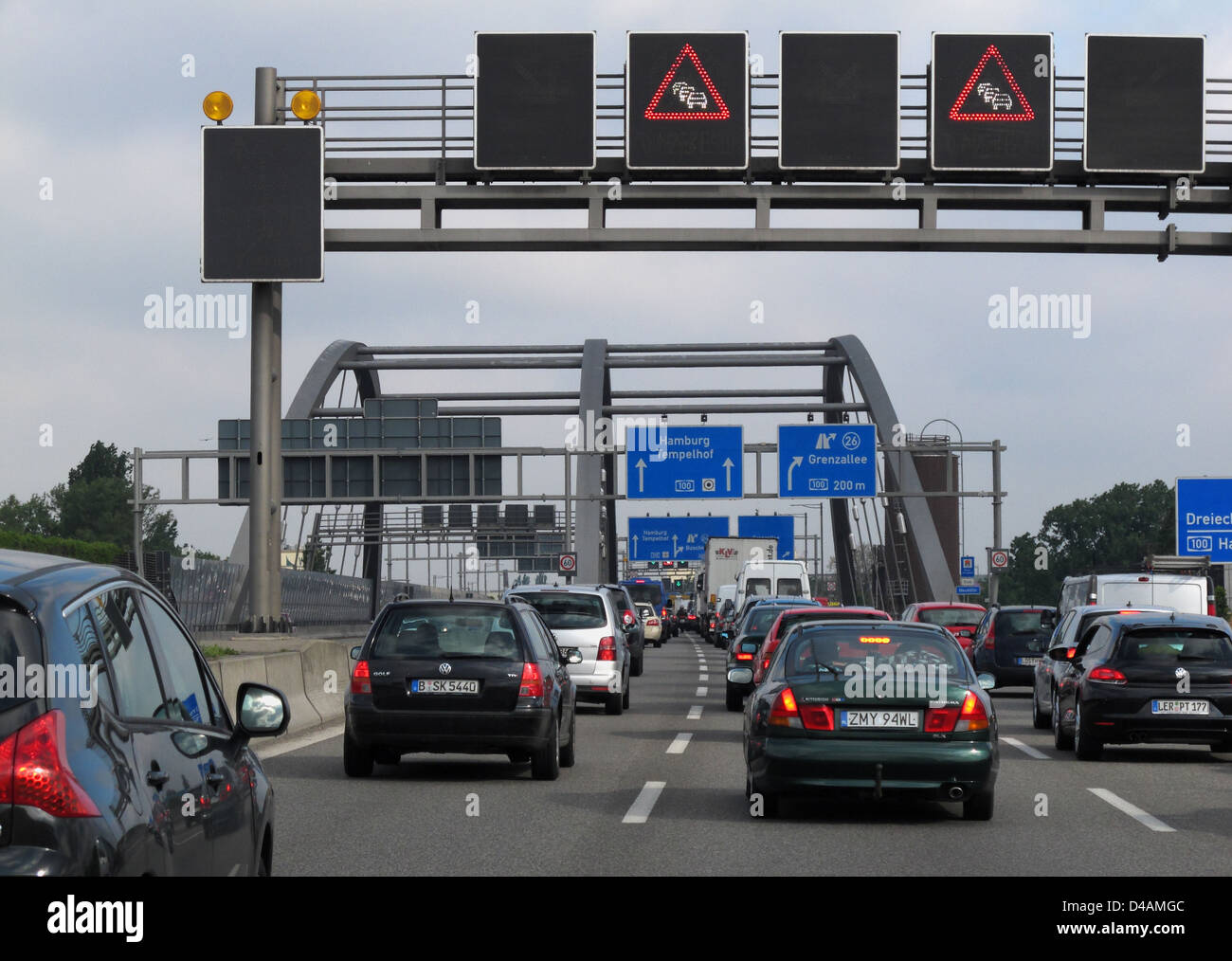 Berlin, Deutschland, ein Stau auf der Autobahn A 113 Stockfotografie