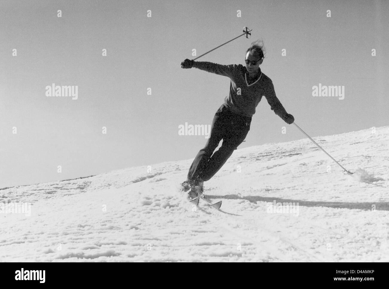 Oberwiesenthal, DDR, ein Mann fährt Ski Stockfoto