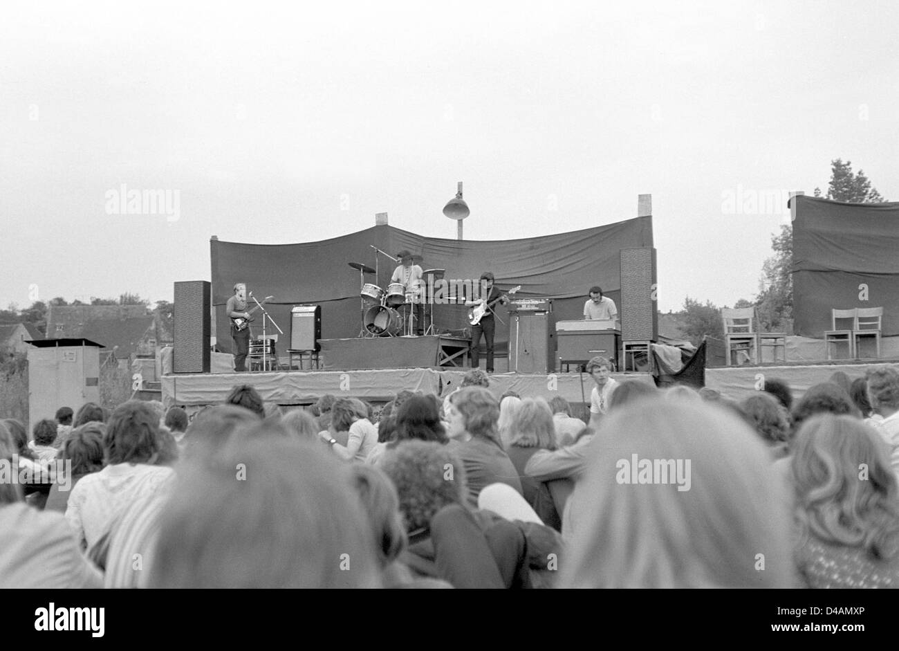 Kleinwanzleben, DDR, Menschen auf ein open-air-Konzert Stockfoto