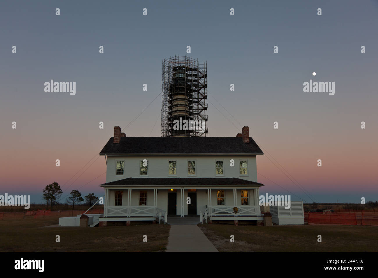 Bodie Island Lighthouse im Umbau bei Sonnenuntergang Stockfoto